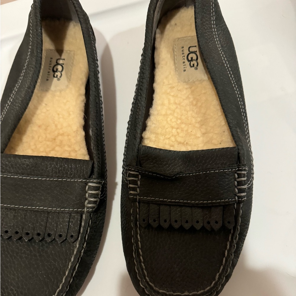 UGG suede leather flat loafers size 8. - black